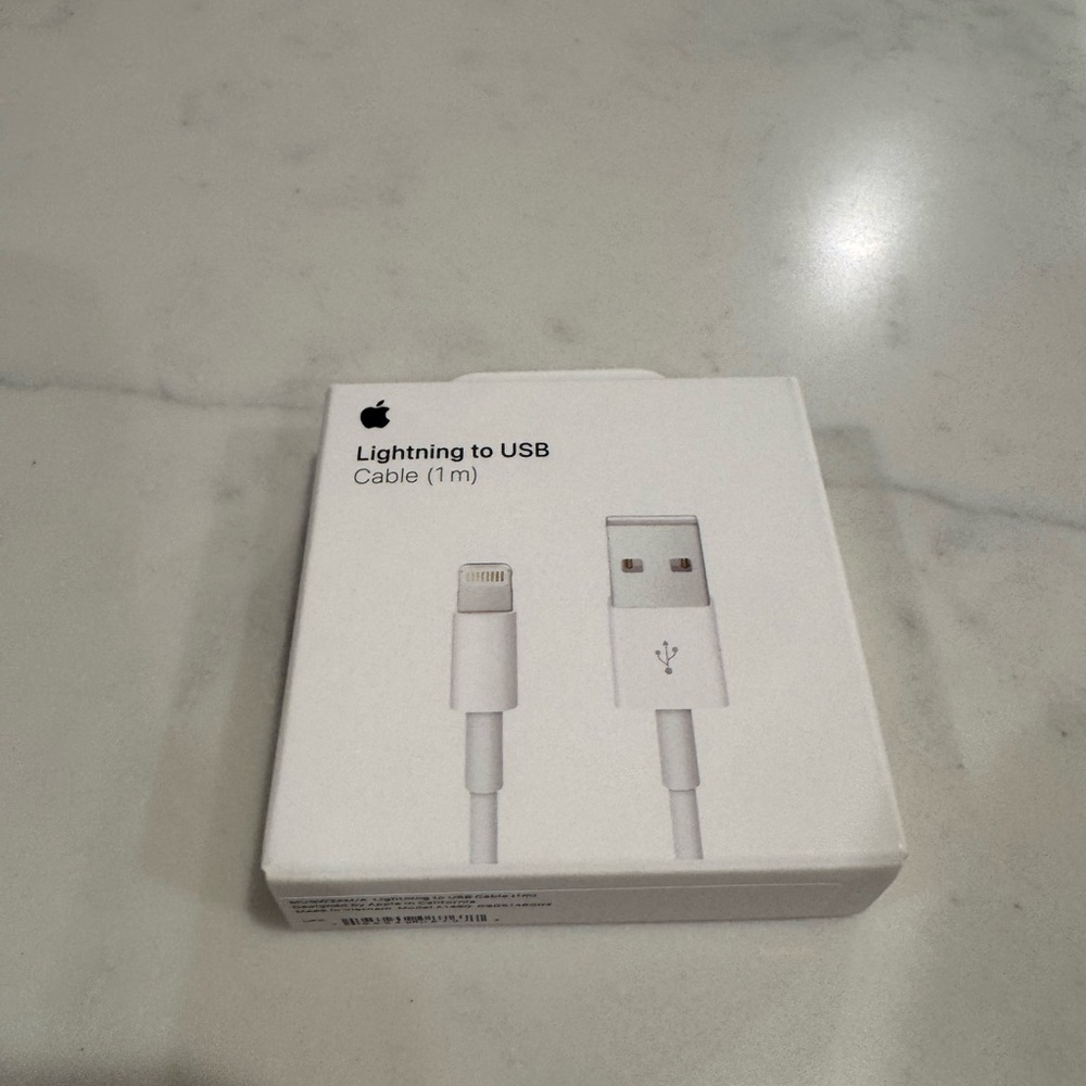Apple Lightning to USB Cable Packaging